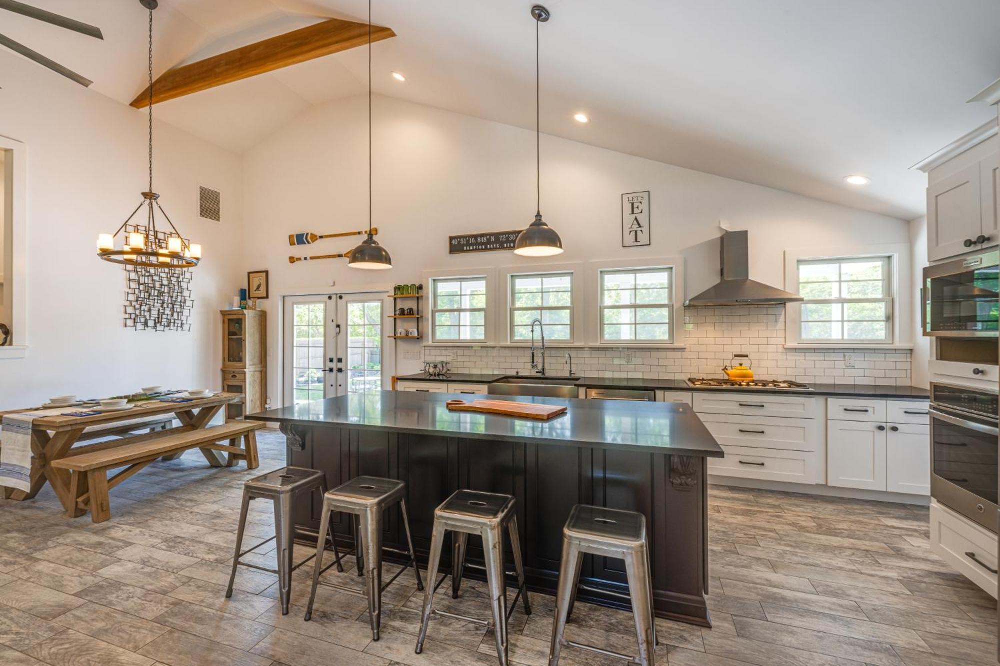 Distinctive Hamptons Home With Pool Near Bay, Ocean Hampton Bays Bagian luar foto