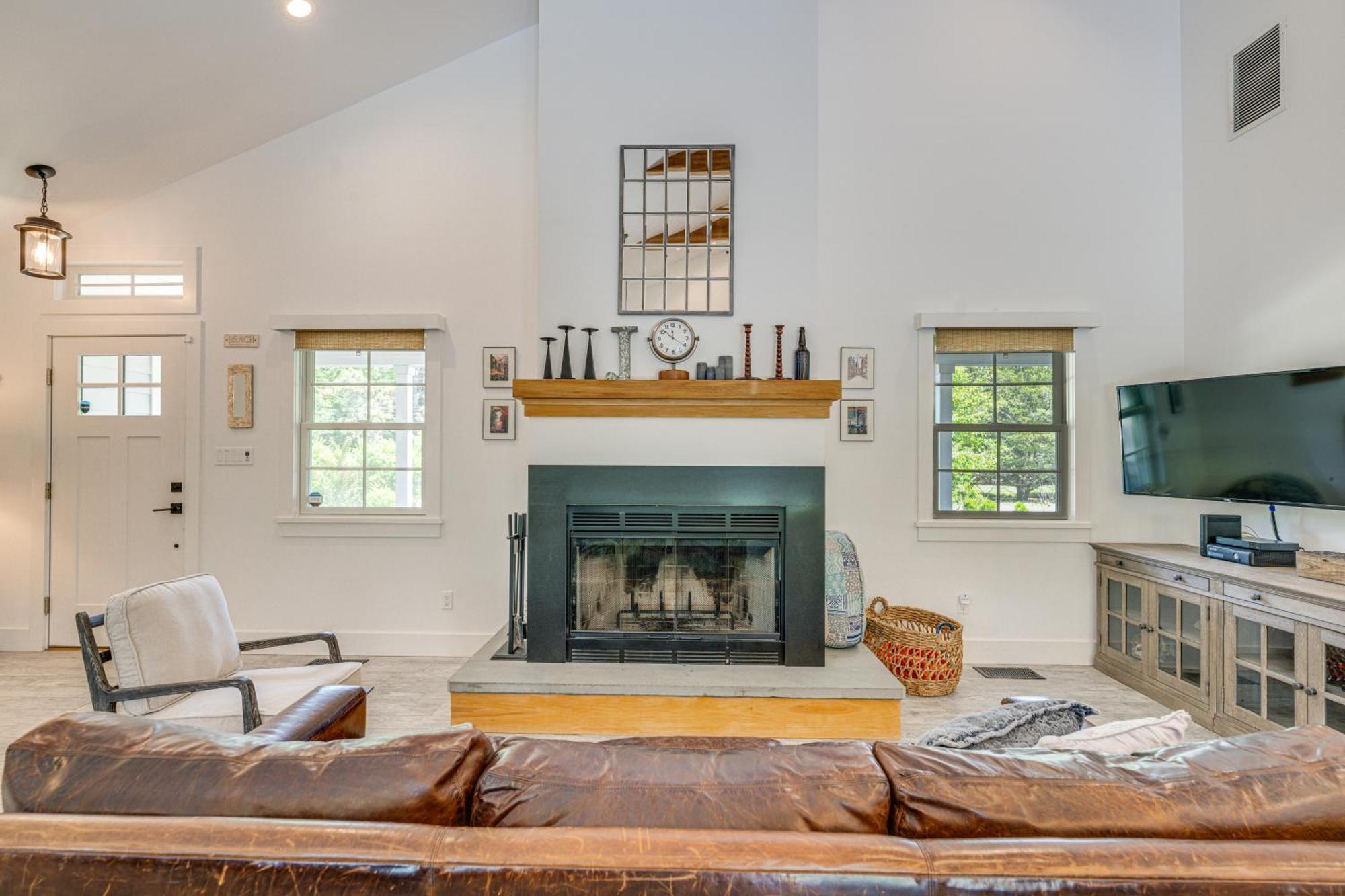 Distinctive Hamptons Home With Pool Near Bay, Ocean Hampton Bays Bagian luar foto