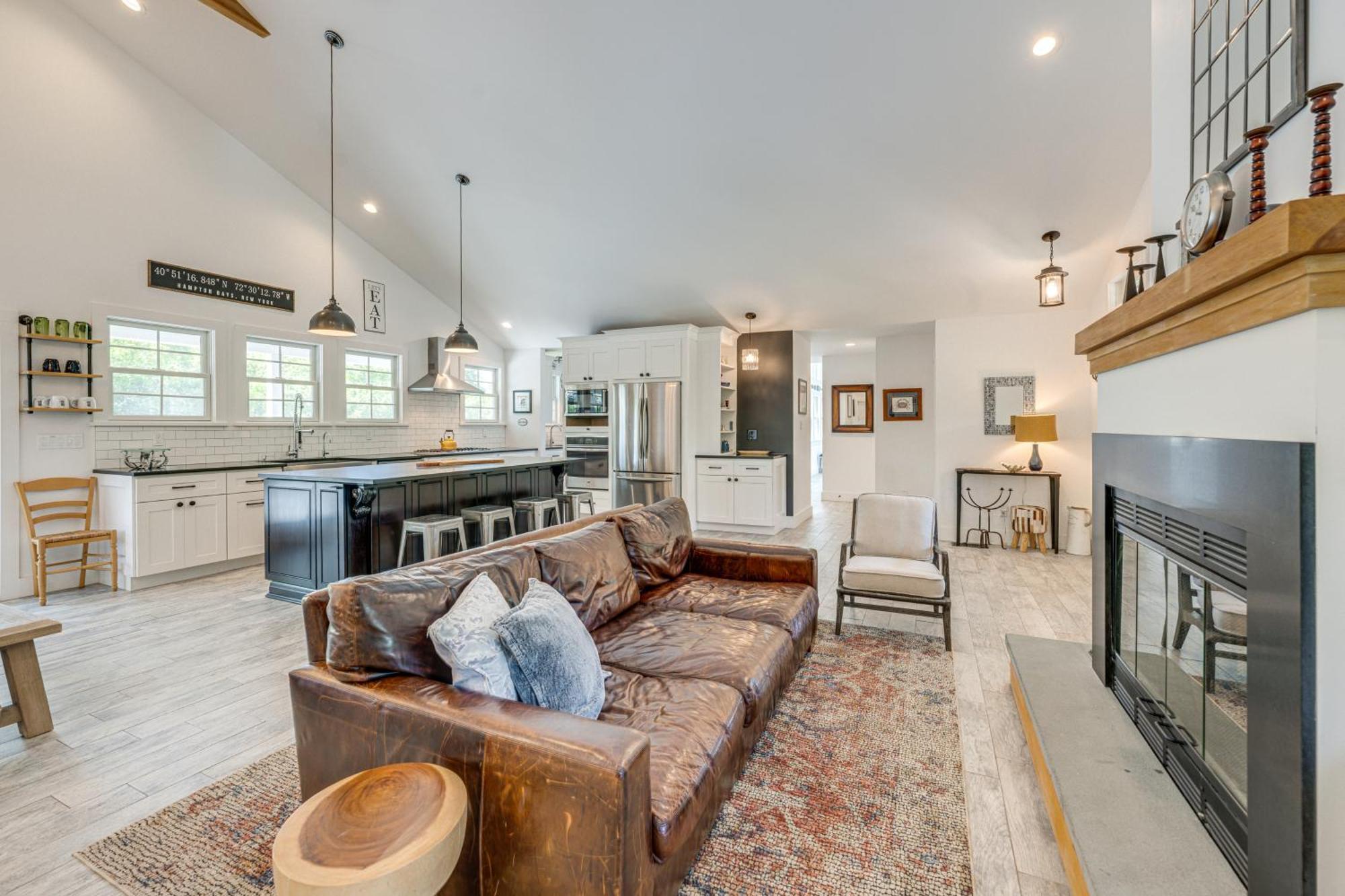 Distinctive Hamptons Home With Pool Near Bay, Ocean Hampton Bays Bagian luar foto