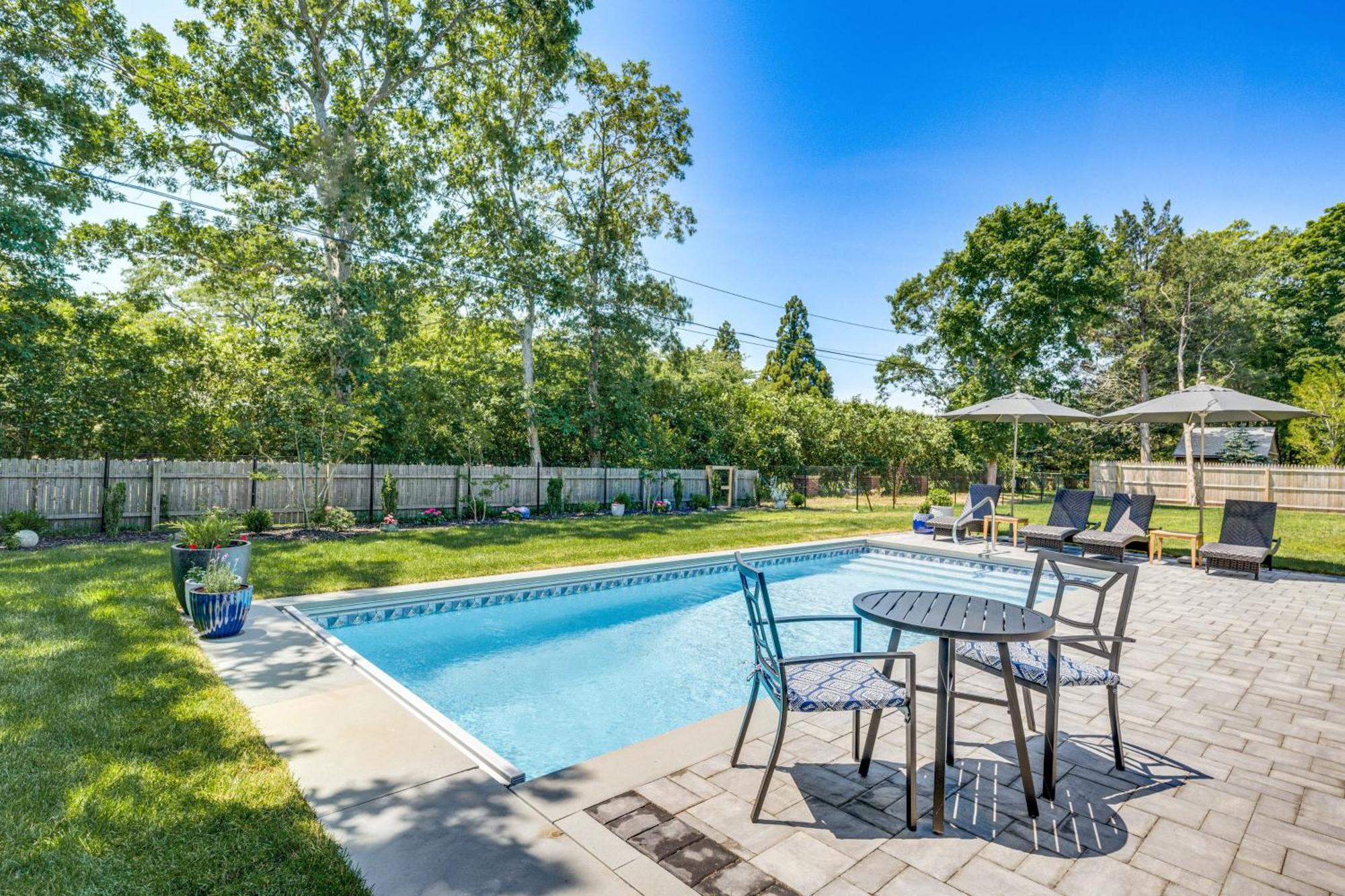Distinctive Hamptons Home With Pool Near Bay, Ocean Hampton Bays Bagian luar foto