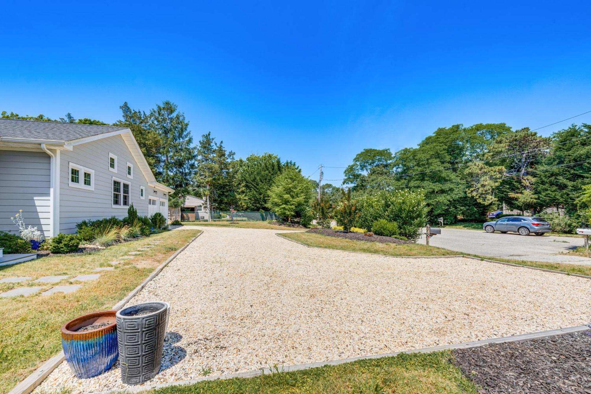 Distinctive Hamptons Home With Pool Near Bay, Ocean Hampton Bays Bagian luar foto